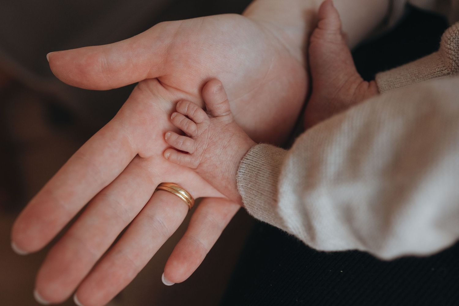 Newbornfuß, Hand