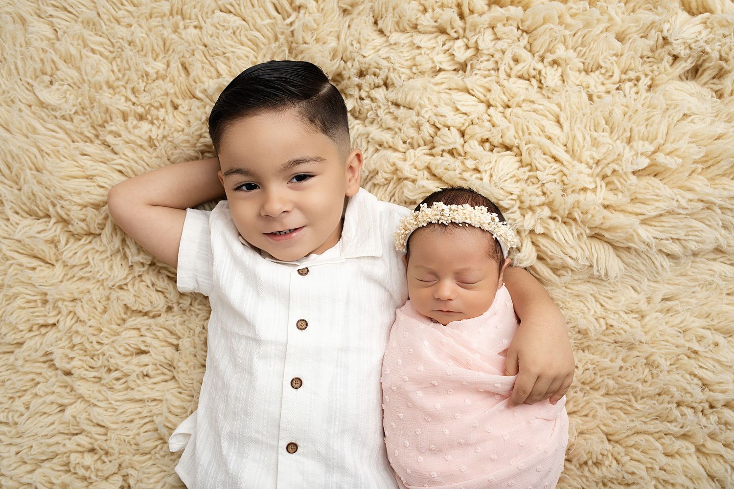 Sleeping newborn with sibling. Captured by a sought-after professional newborn photographer in Woodland Hills, Los Angeles.