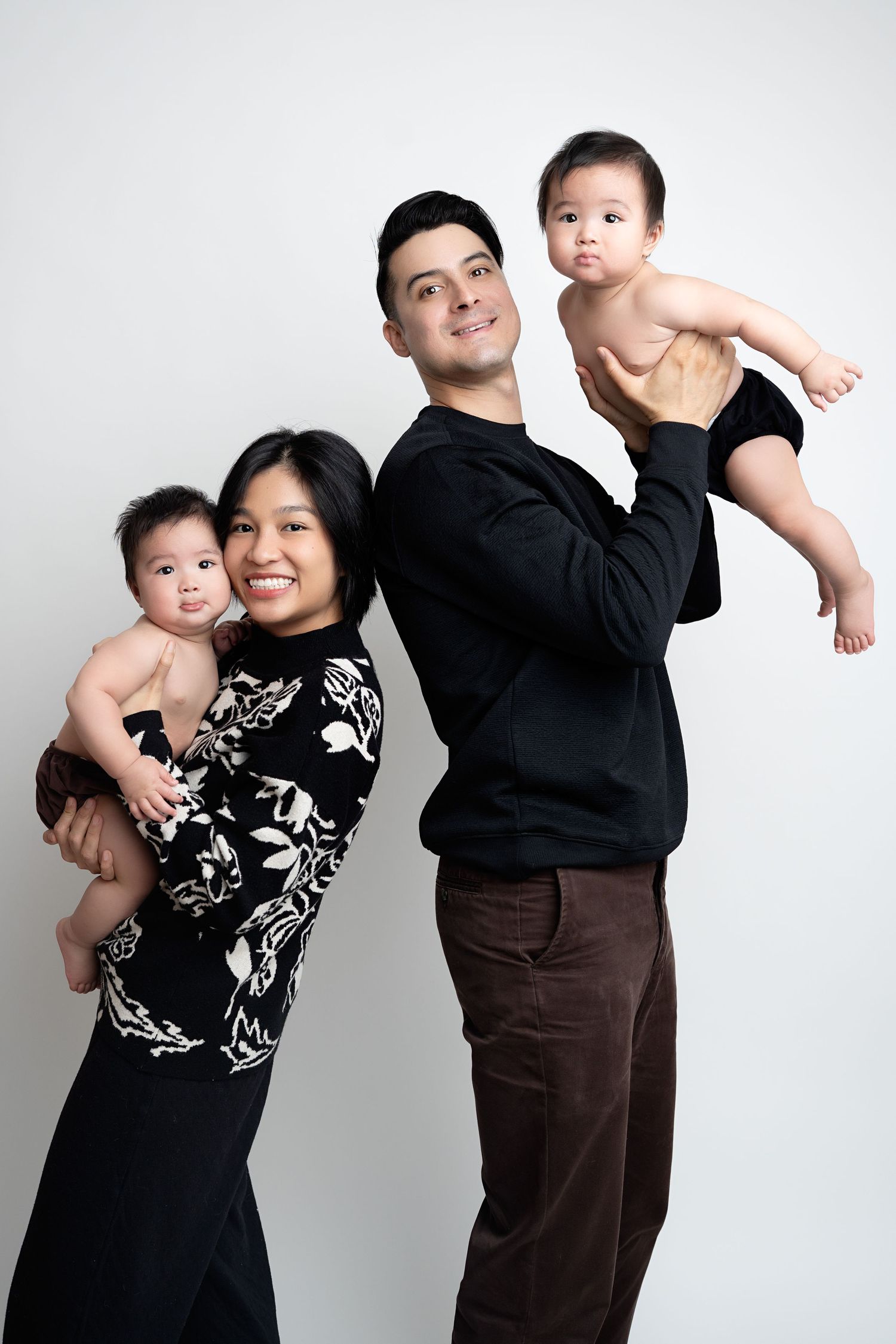 family with twins on white backdrop. Best maternity and newborn photographers in Los Angeles, serving Woodland Hills.