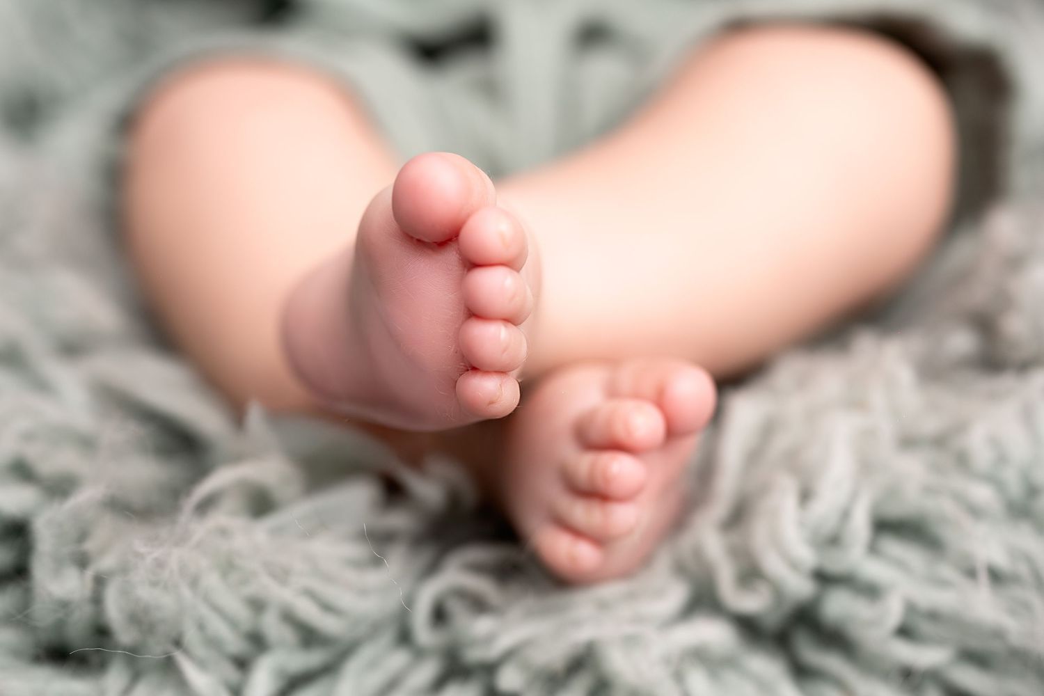 baby toes in our Woodland Hills studio. Amazing milestone photography in Los Angeles & the SF Valley.