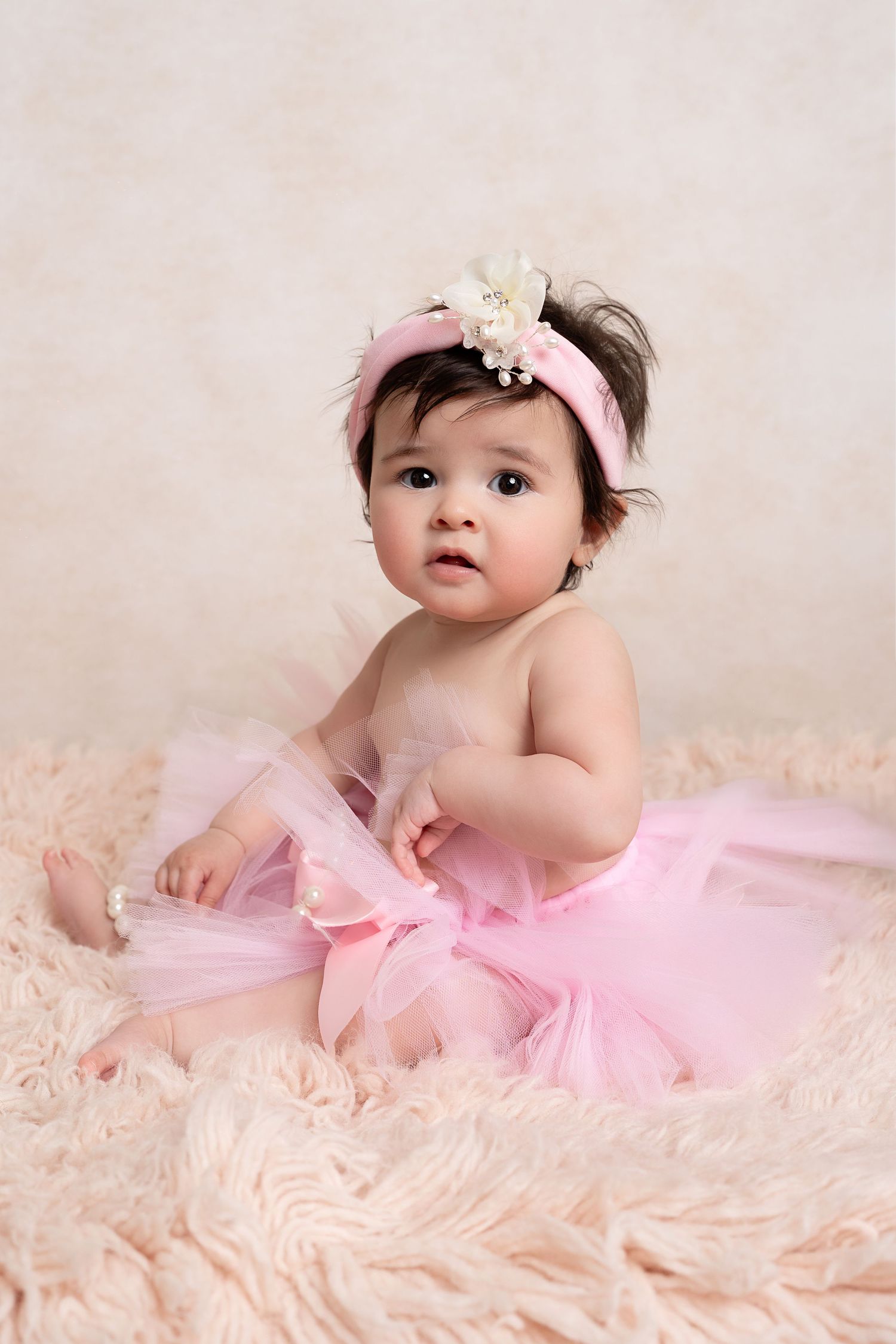 baby sitting in our Woodland Hills studio. Amazing milestone photography in Los Angeles & the SF Valley.