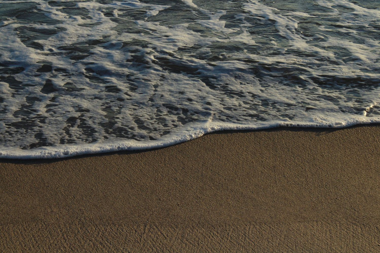 beach waves aesthetic background