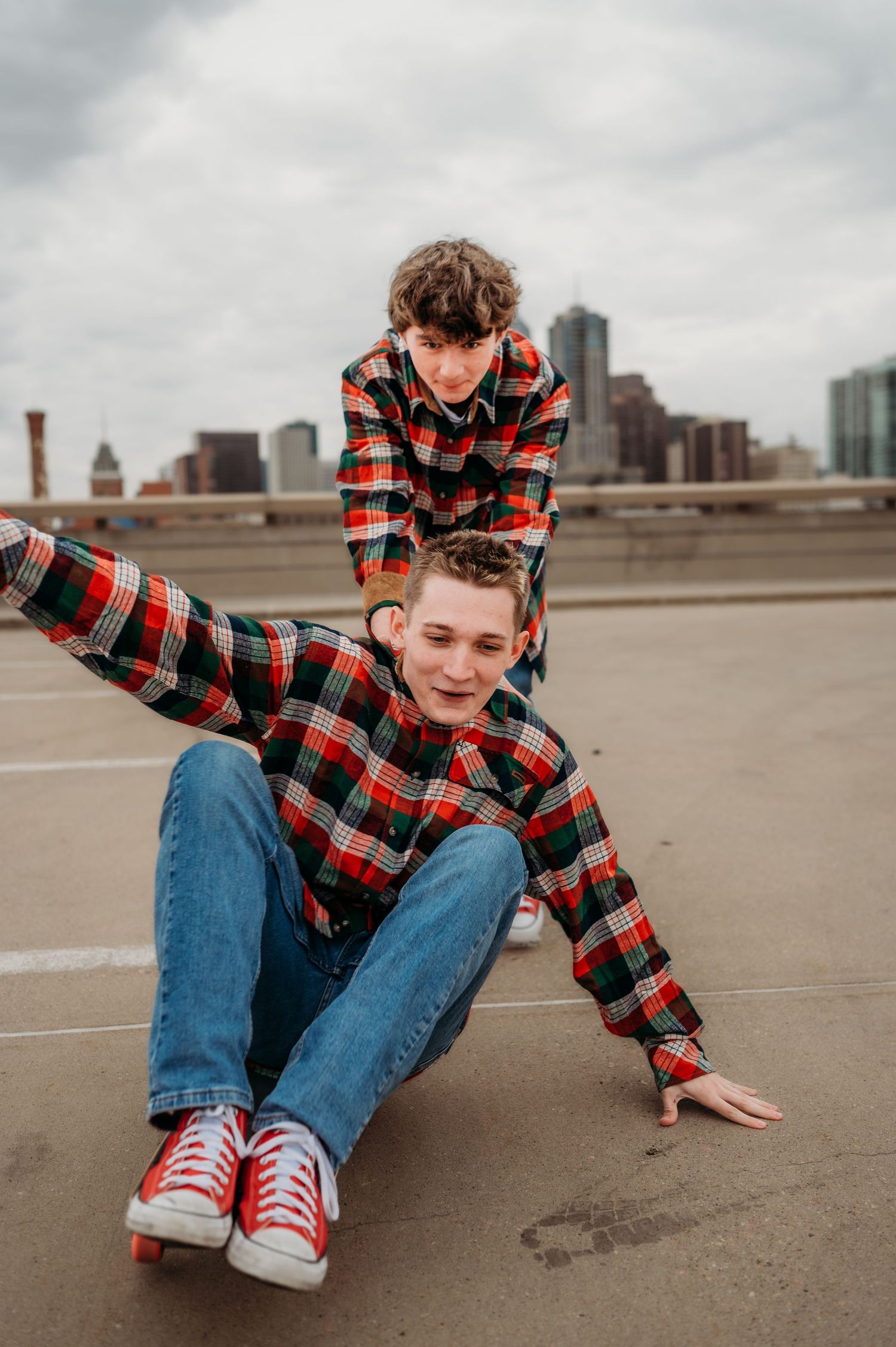 Denver family photographer candid outdoor session