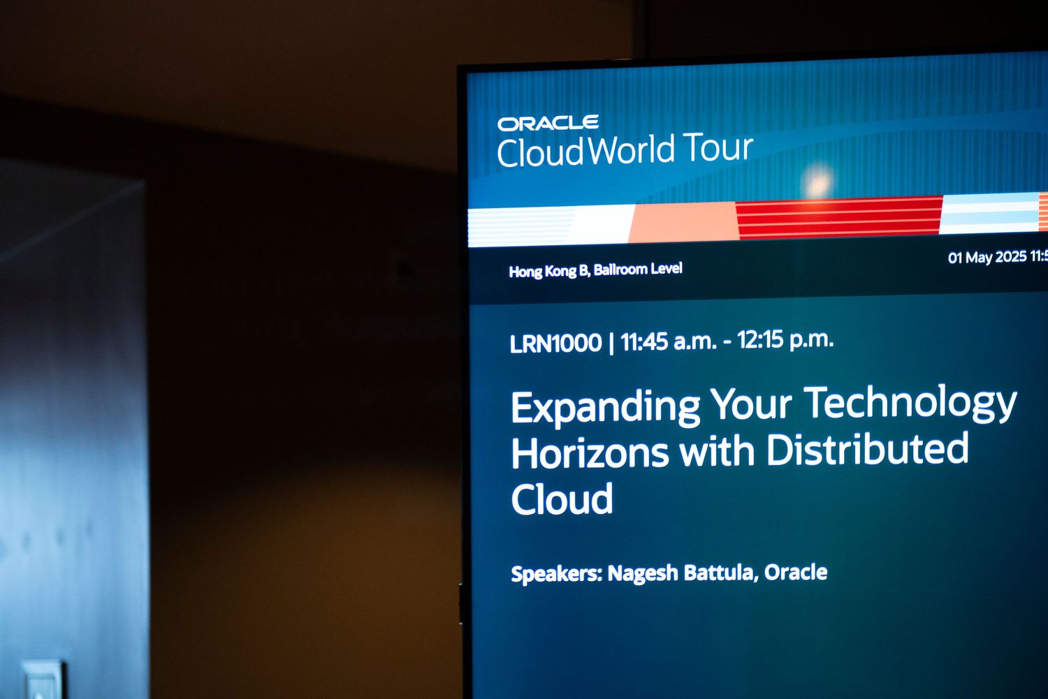Oracle CloudWorld Tour screen displaying session LRN1000 on Expanding Technology Horizons with Distributed Cloud by Nagesh Battula.
