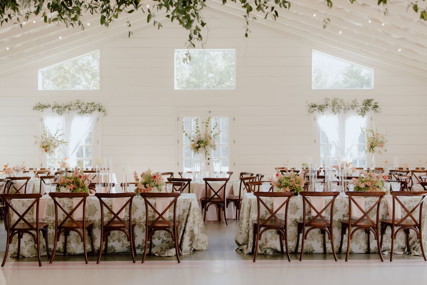 Arkansas wedding venue, The Loft at Stone Oak, photograph by Malachi Westbrook Photography, featuring bright white venue and florals.