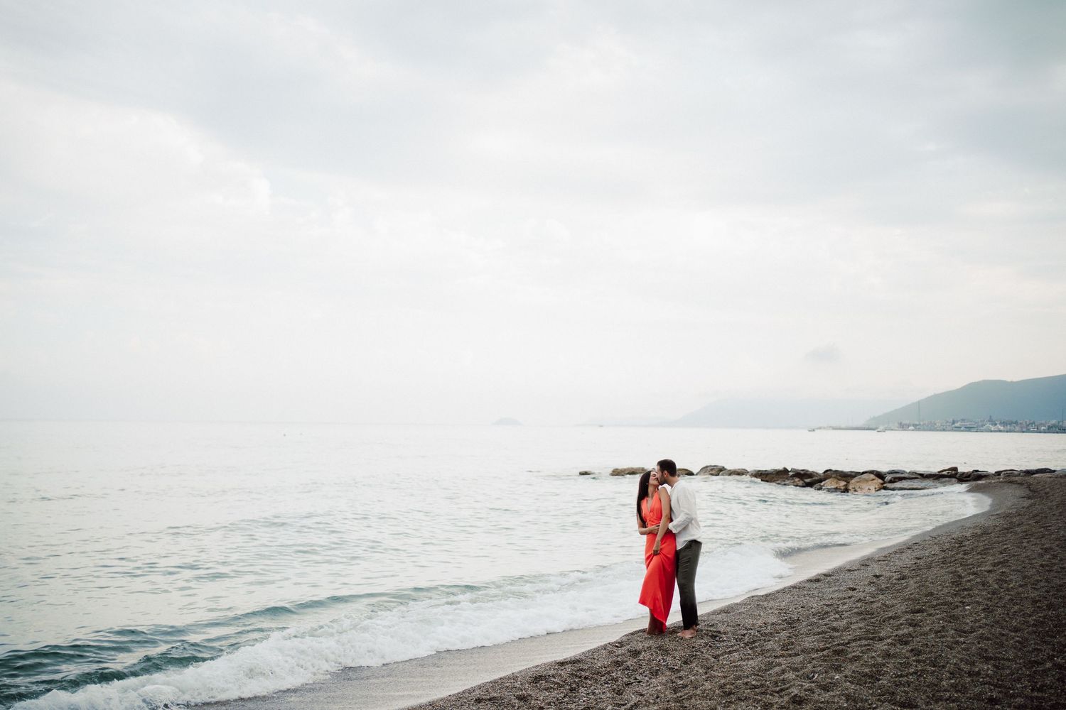 servizio fotografico prematrimoniale al mare in Liguria