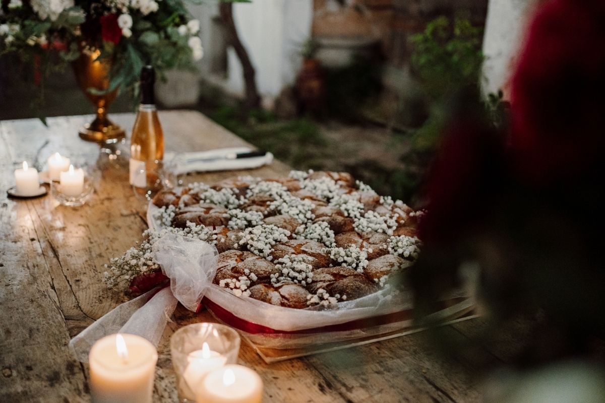 torta di rosa come torta nuziale a cascina lago scuro