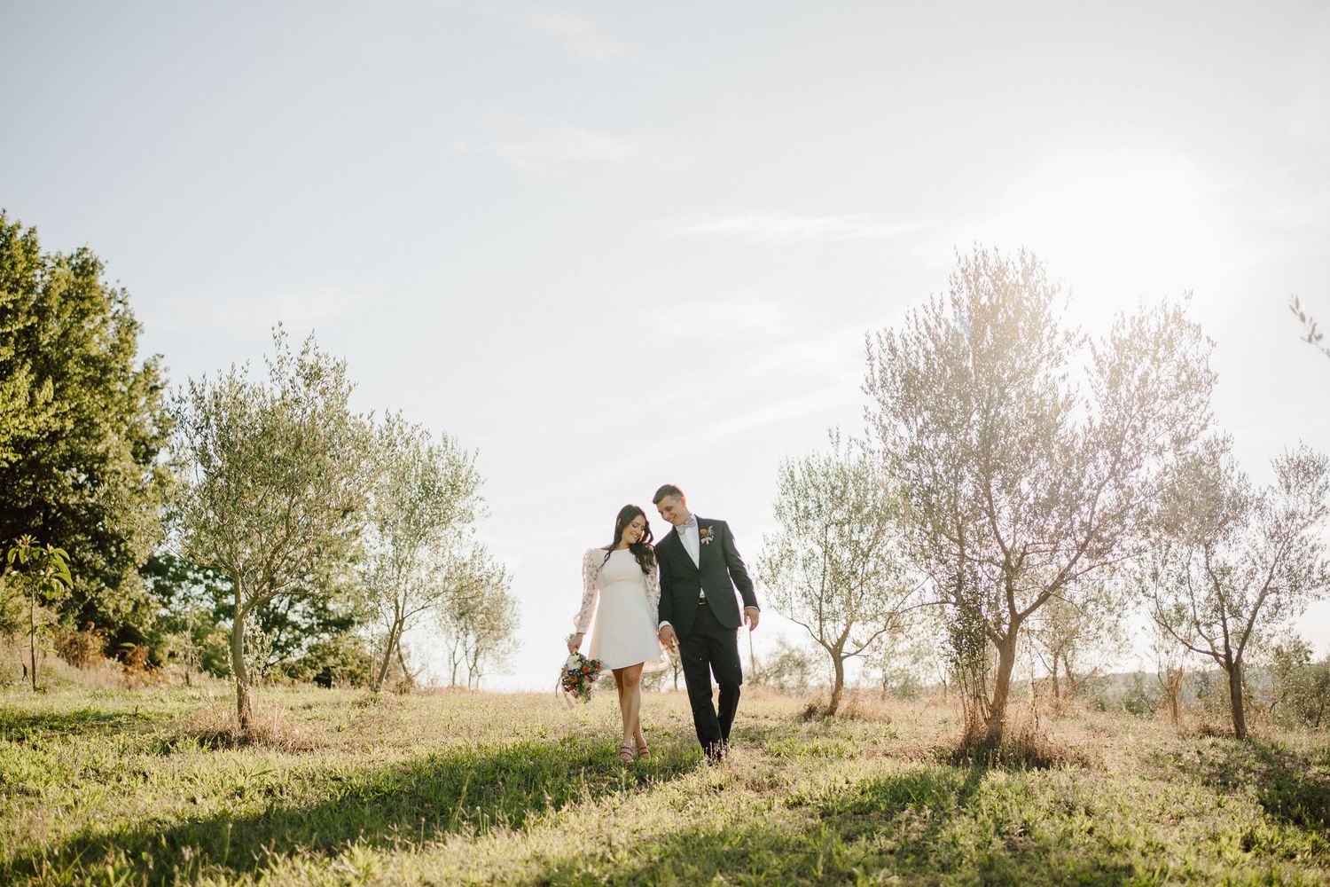 ritratto fotografico al tramonto agli sposi sui colli piacentini
