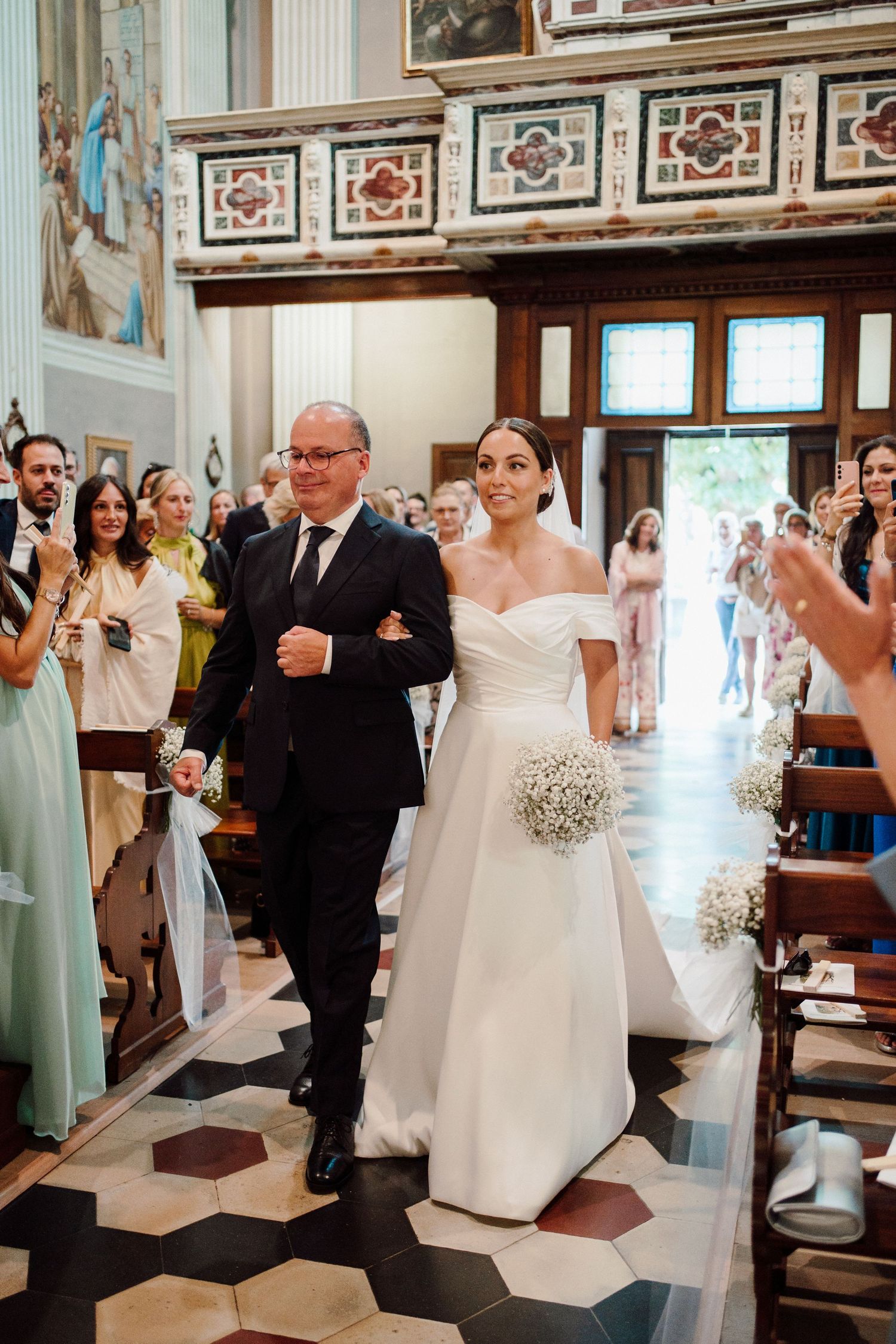 ingresso sposa con papà a Iseo