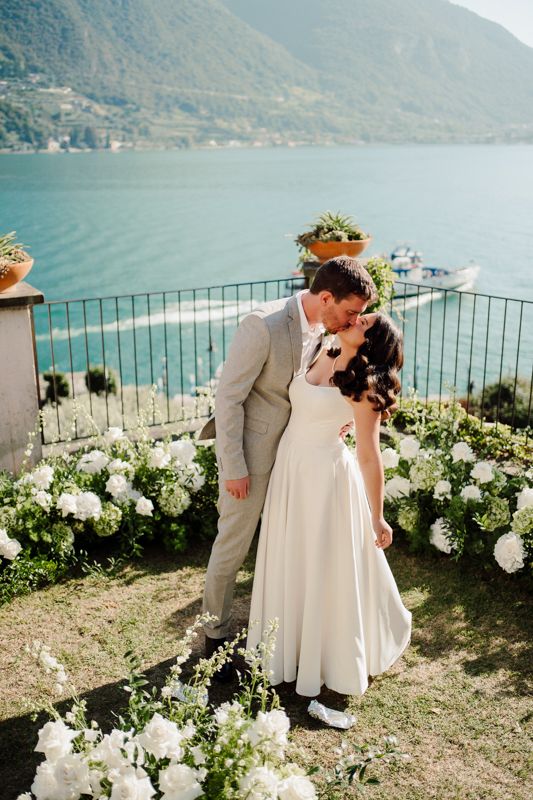 matrimonio a castello oldofredi  a monte isola bacio sposi finita la cerimonia
