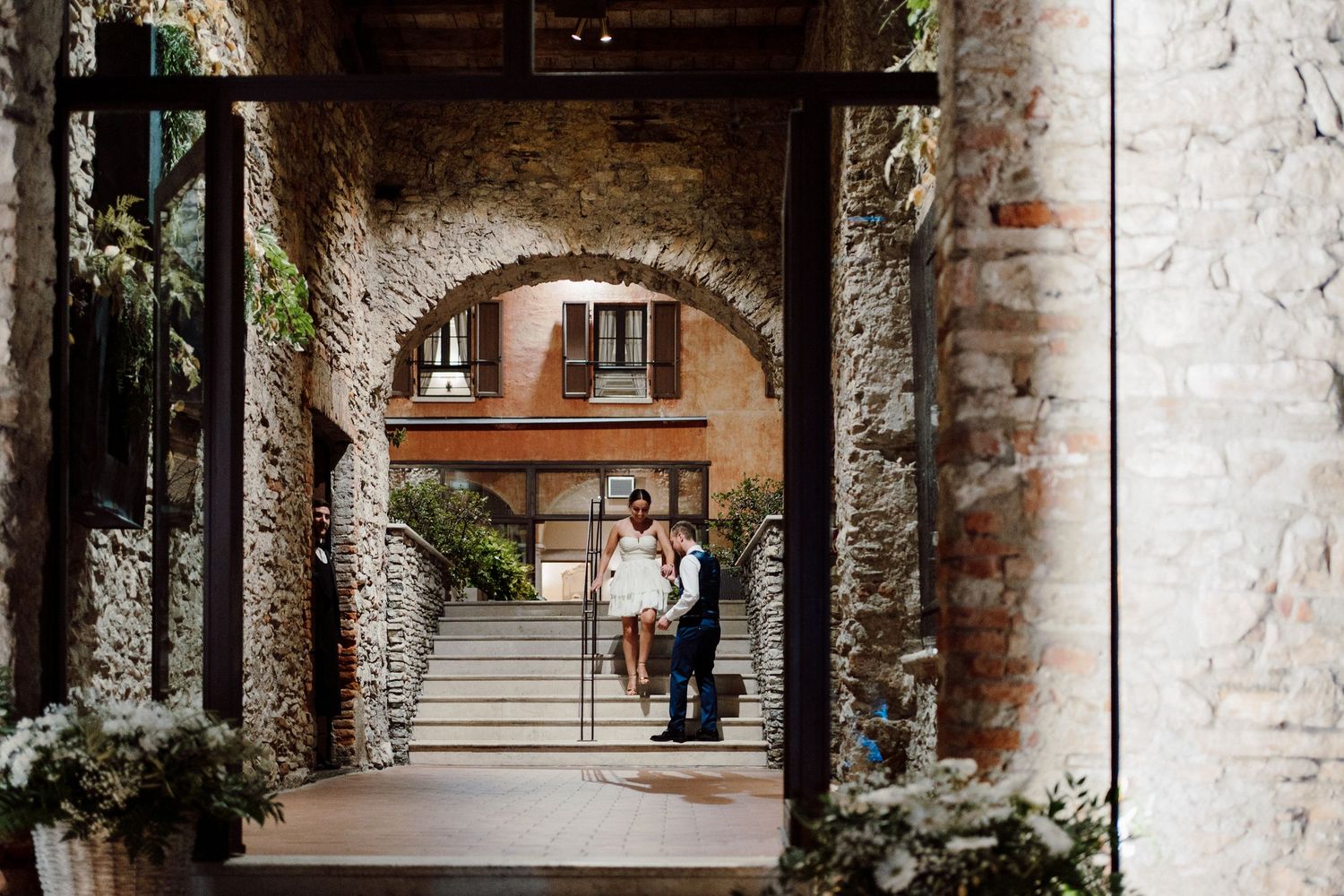 Cambio d'abito per la sposa presso Carlo magno