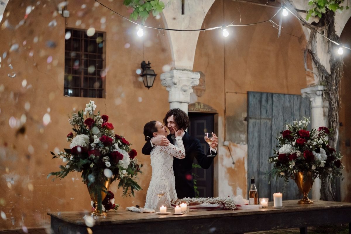 taglio torta a casina lago scuro cremona