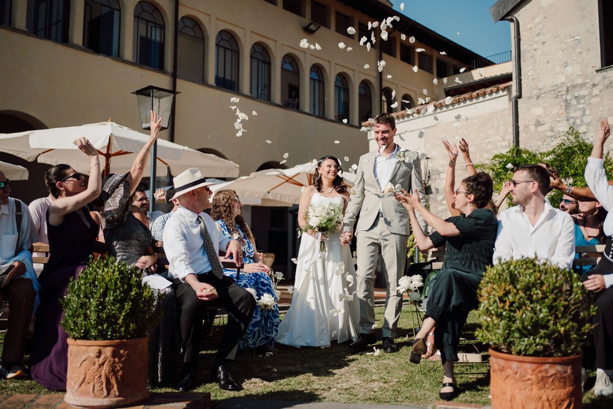 arrivo degli sposi alla cerimonia a castello oldofredi