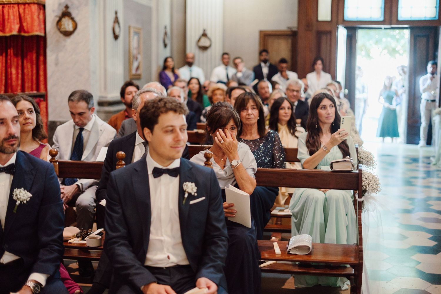 Commozione invitati durante il matrimonio a Iseo