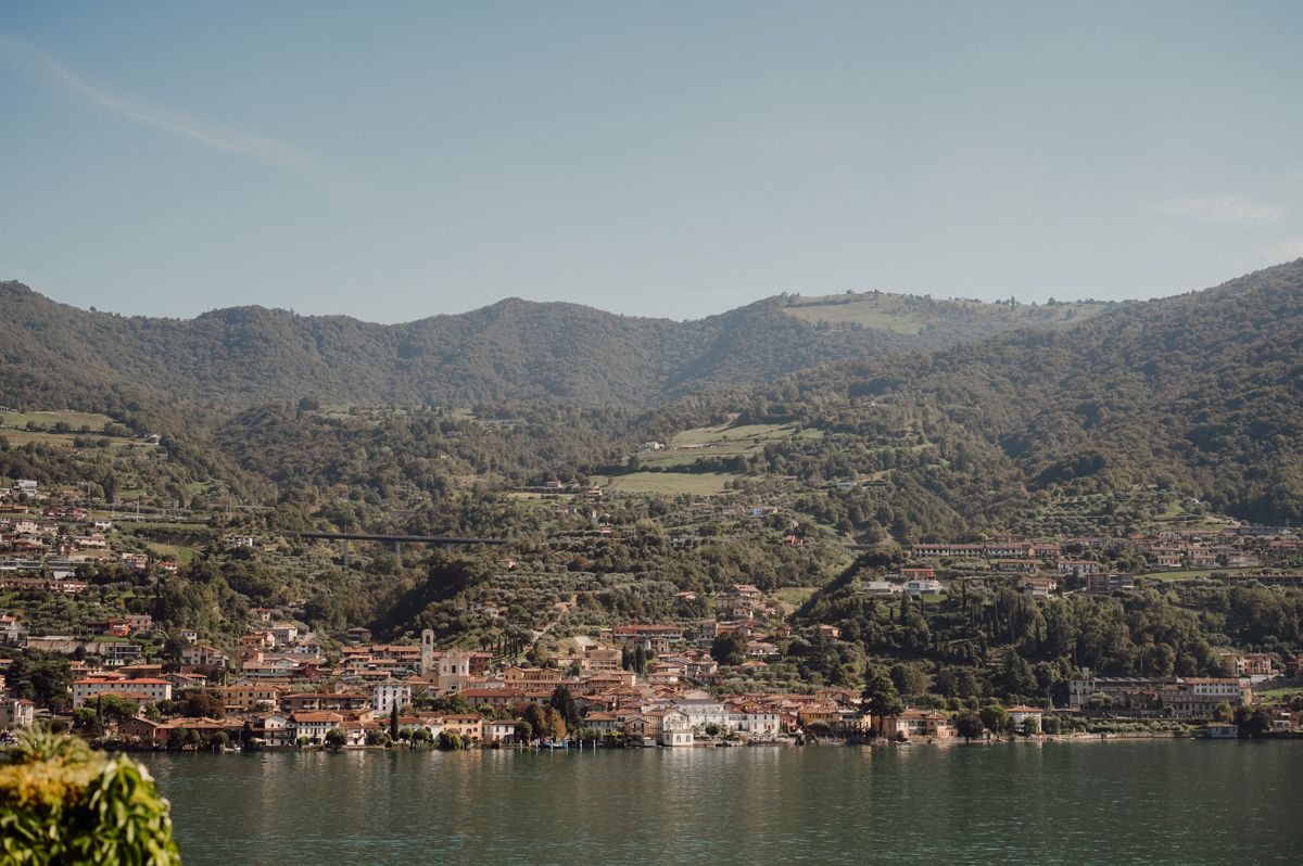 vista dalla location castello oldofredi a monte isola