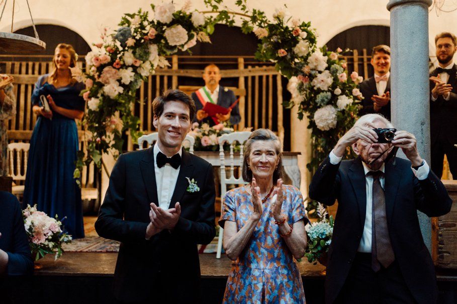 cerimonia civile a Tenuta Frizzoni, sposo mentre attende la sua sposa