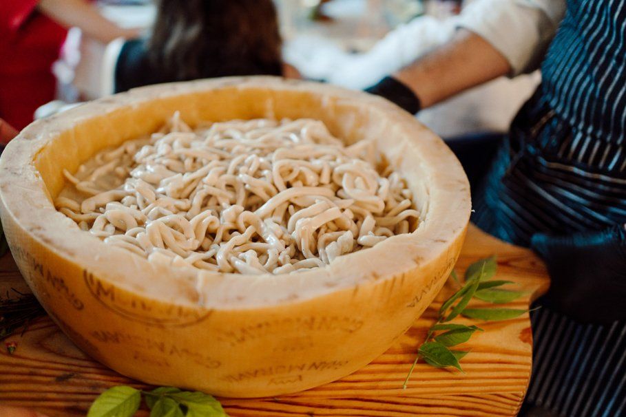 cacio e pepe showcooking a Tenuta Frizzoni dettaglio fotografico