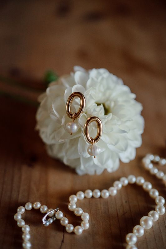 dettaglio gioielli sposa