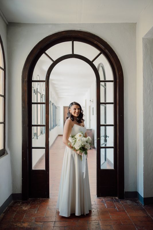 ritratto sposa con bouquet a castello oldofredi