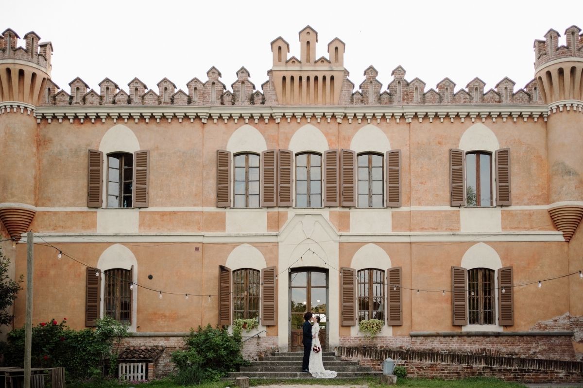 ritratto di matrimonio agli sposi in location a cascina lago scuro