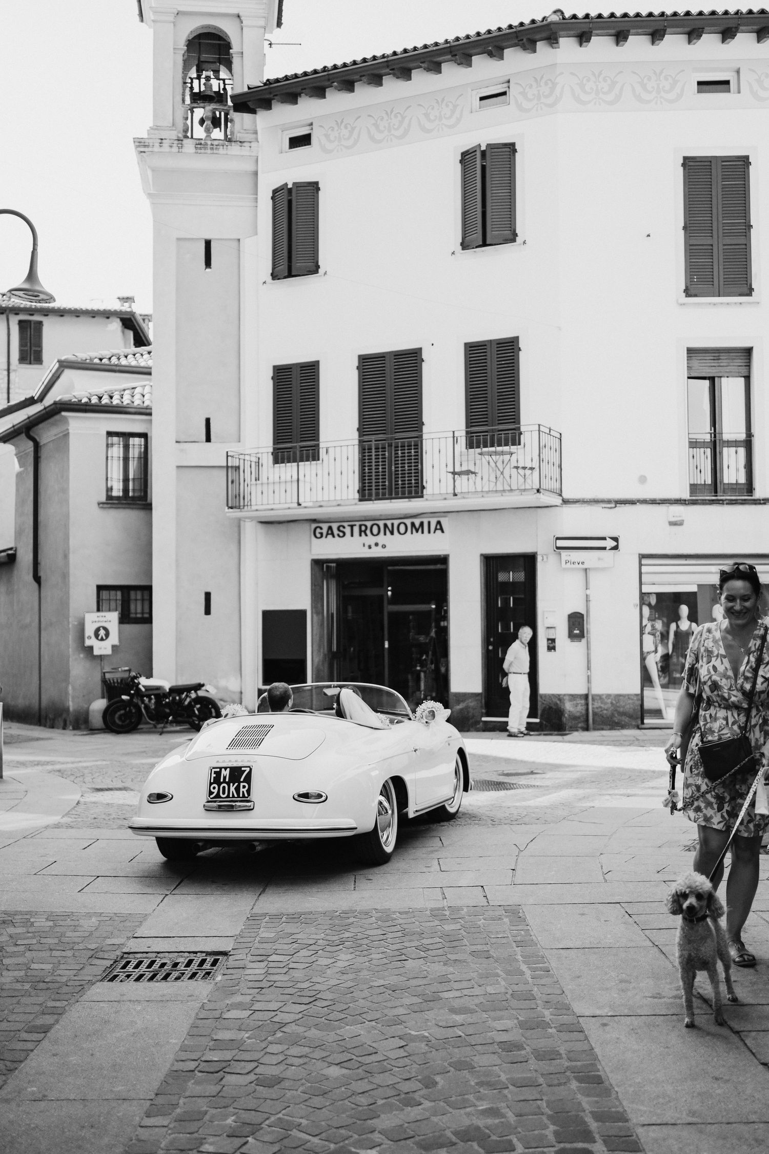 dettaglio auto porche vintage degli sposi a Iseo