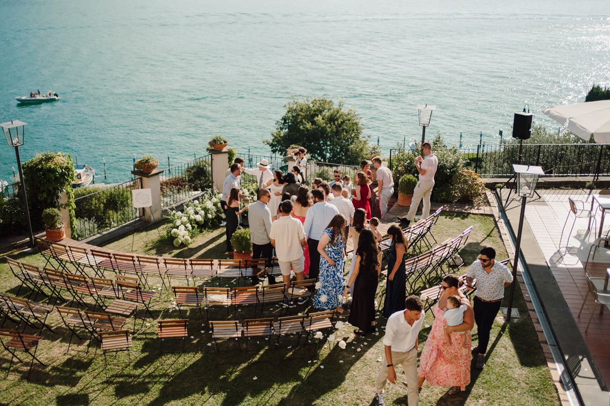 matrimonio a castello oldofredi  a monte isola saluto degli invitati agli sposi