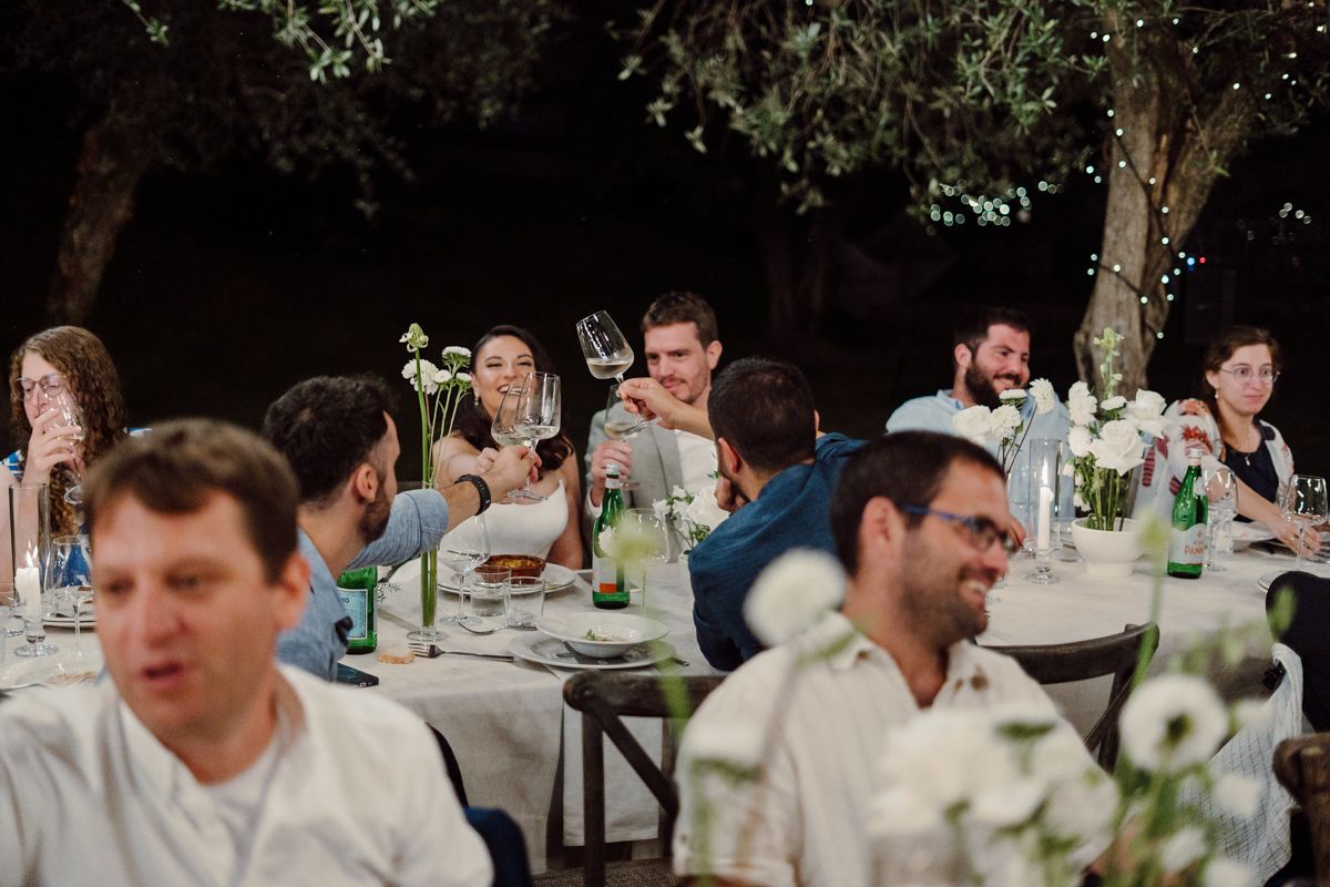 cena in giardino con brindisi a castello oldofredi
