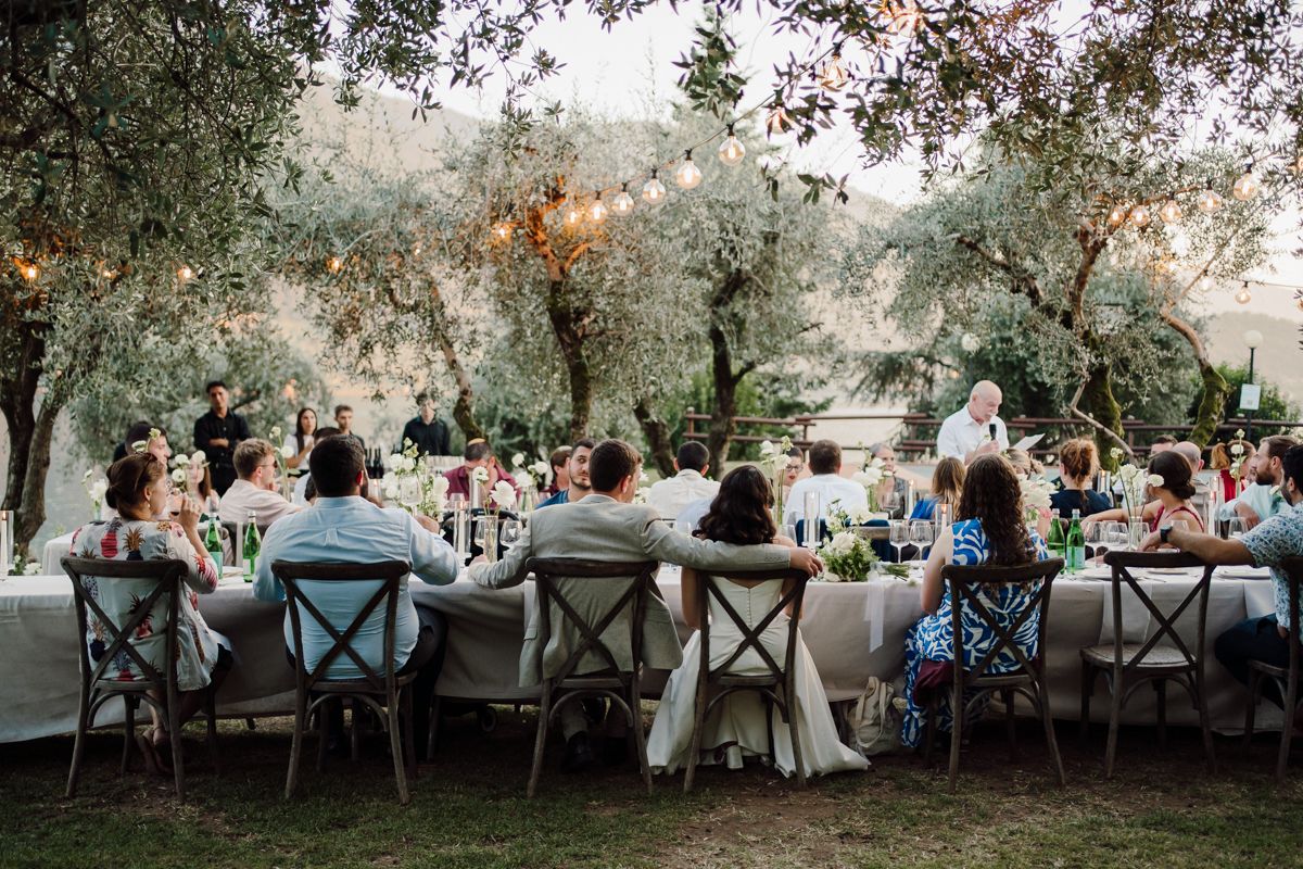 cena in giardino con brindisi a castello oldofredi