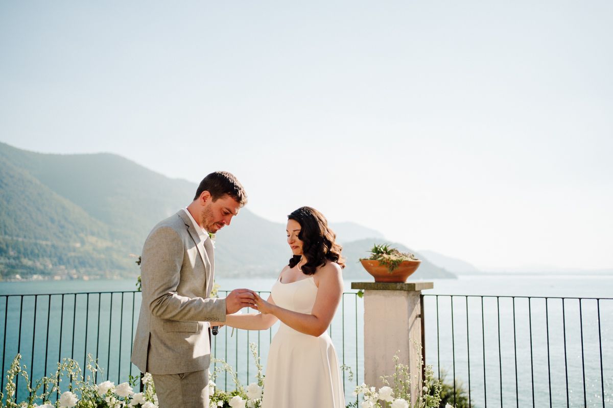 matrimonio a castello oldofredi  a monte isola scambio anelli