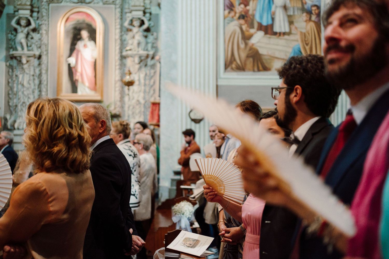 dettaglio invitati durante la cerimonia di matrimonio