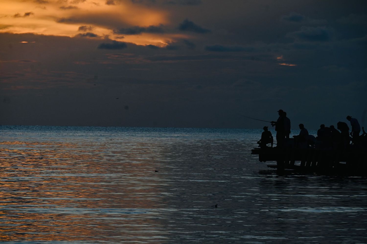 Paisaje natural y cultural  muestra un atardecer en Omoa Cortes Honduras mientras los pescadores aprovechan la ultima luz del día.

By. Jese