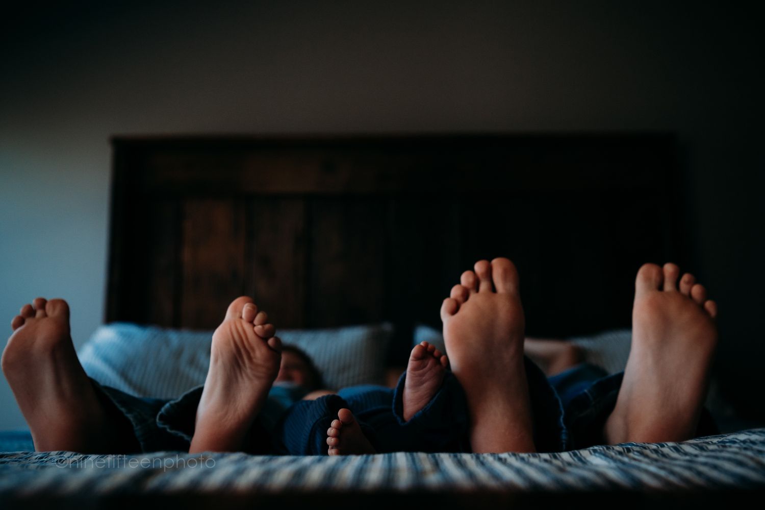 Lifestyle family photo of kids feet in bed, ninefifteenphoto Meade County KY lifestyle family photographer.