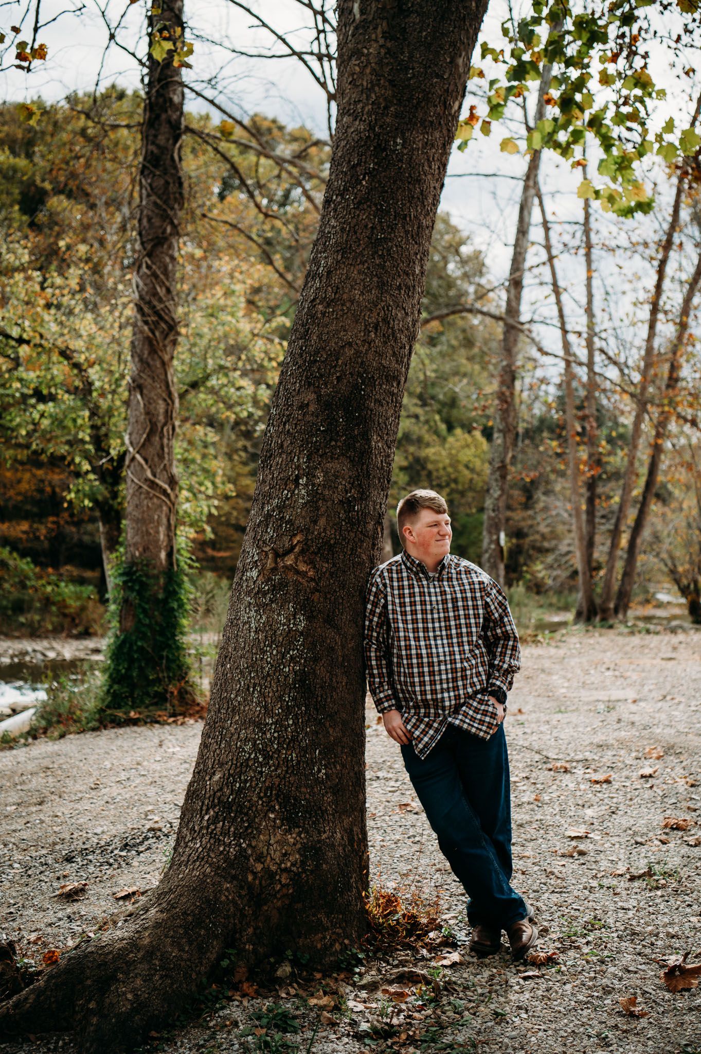 Mayson leans against a tree during his fall FFA senior session with ninefifteenphoto