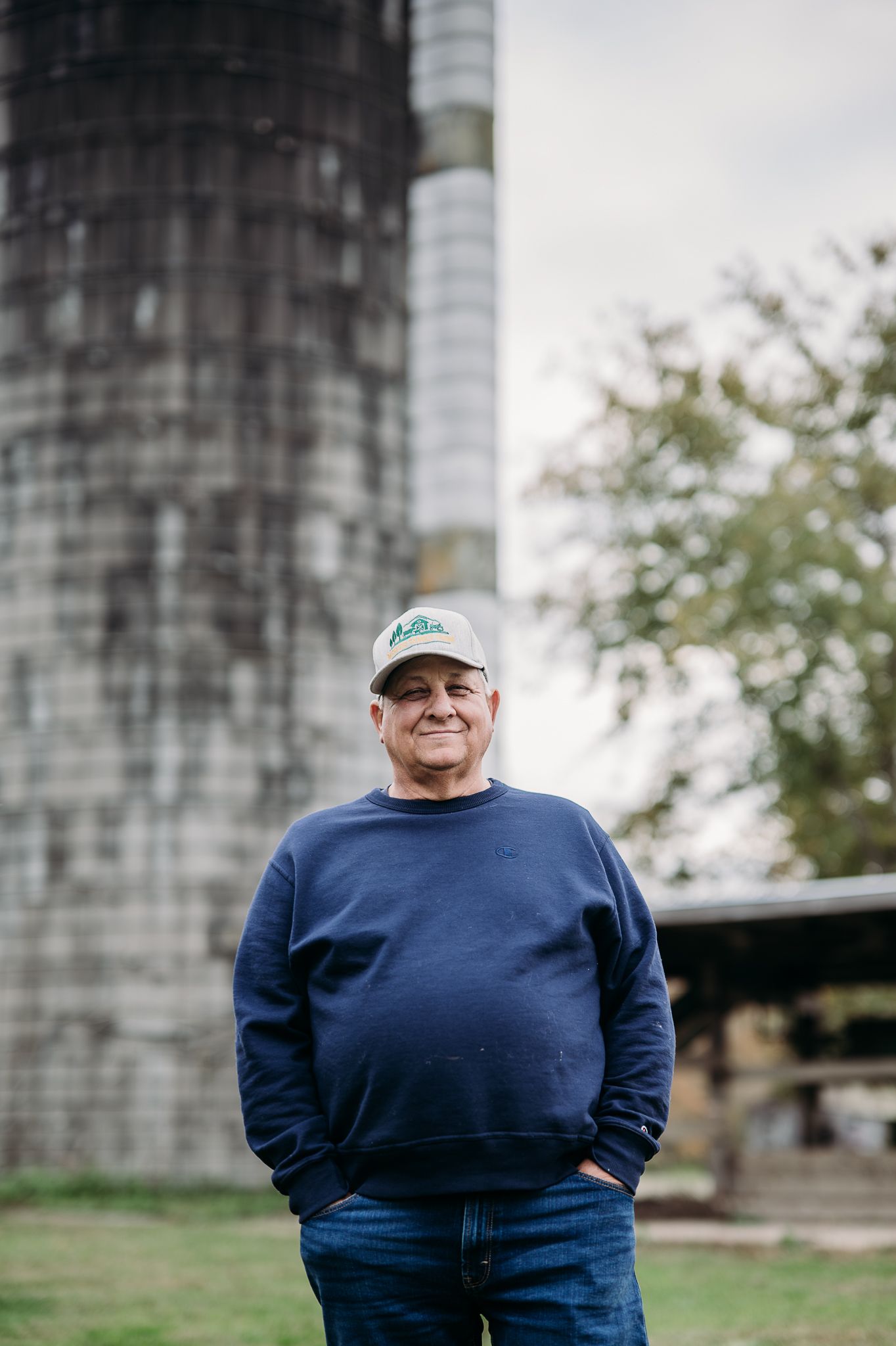 Extended family photos captured by ninefifteenphoto in West Point KY, featuring natural outdoor portraits, group poses, and fun.