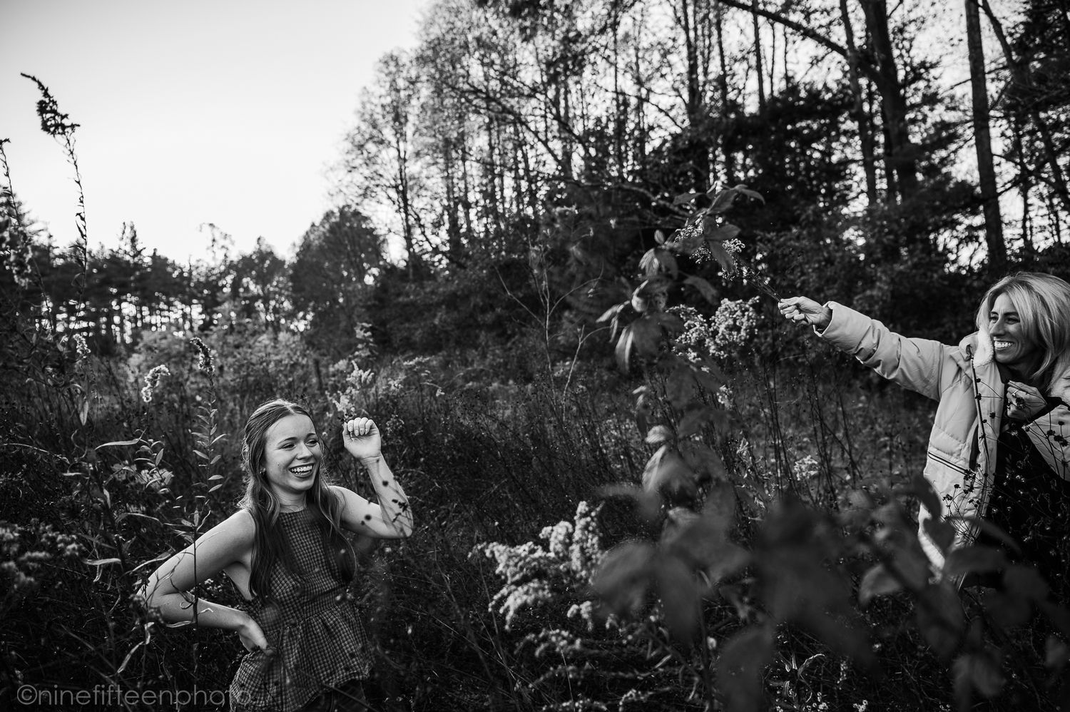Fall senior photos of a high school girl captured by ninefifteenphoto in Brandenburg KY, featuring golden light, colorful leaves.