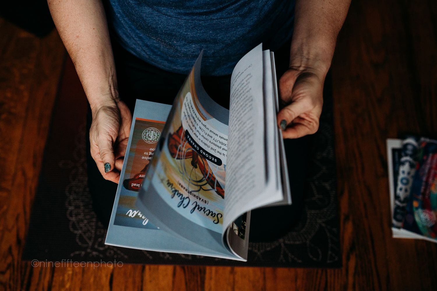 Lifestyle branding photo of hands flipping through a book, ninefifteenphoto Brandenburg KY small business photographer.