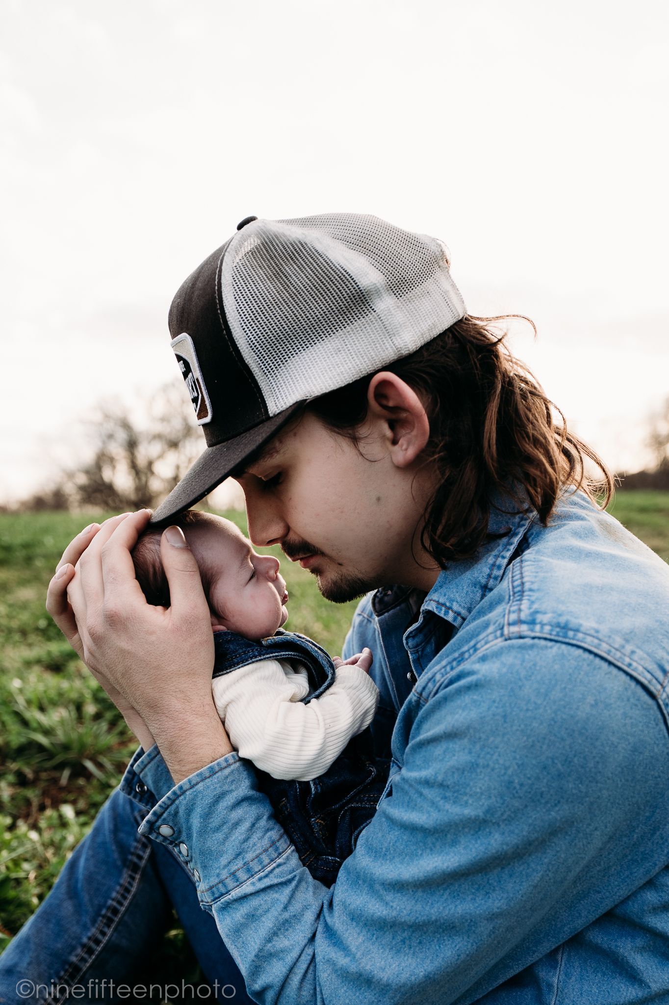 Custer KY newborn lifestyle photo of Kaylin and Caleb with their baby Devin, captured by ninefifteenphoto in rustic golden light.