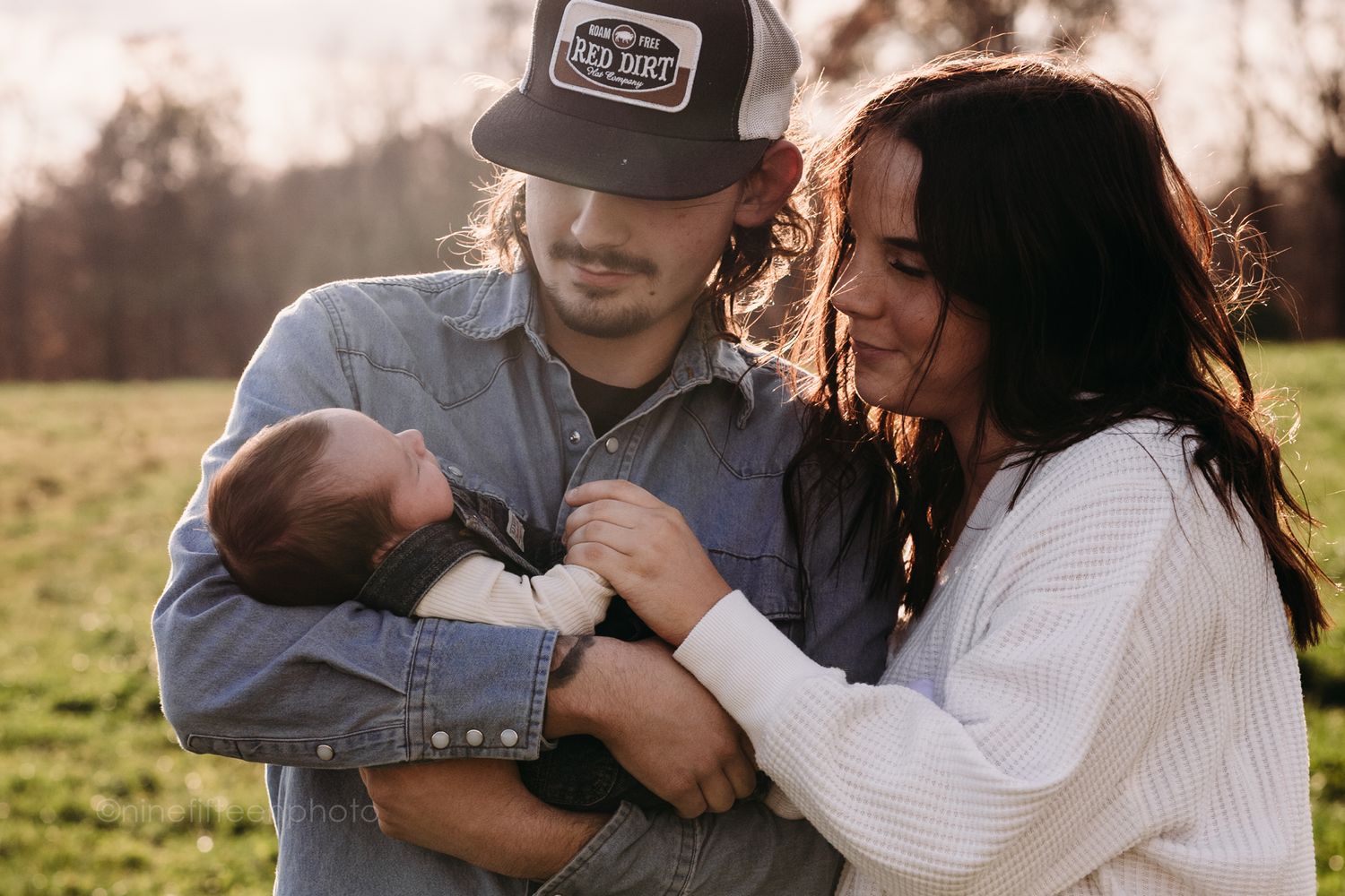 Lifestyle newborn family session in Custer Kentucky by ninefifteenphoto, warm candid moments with new parents and baby.