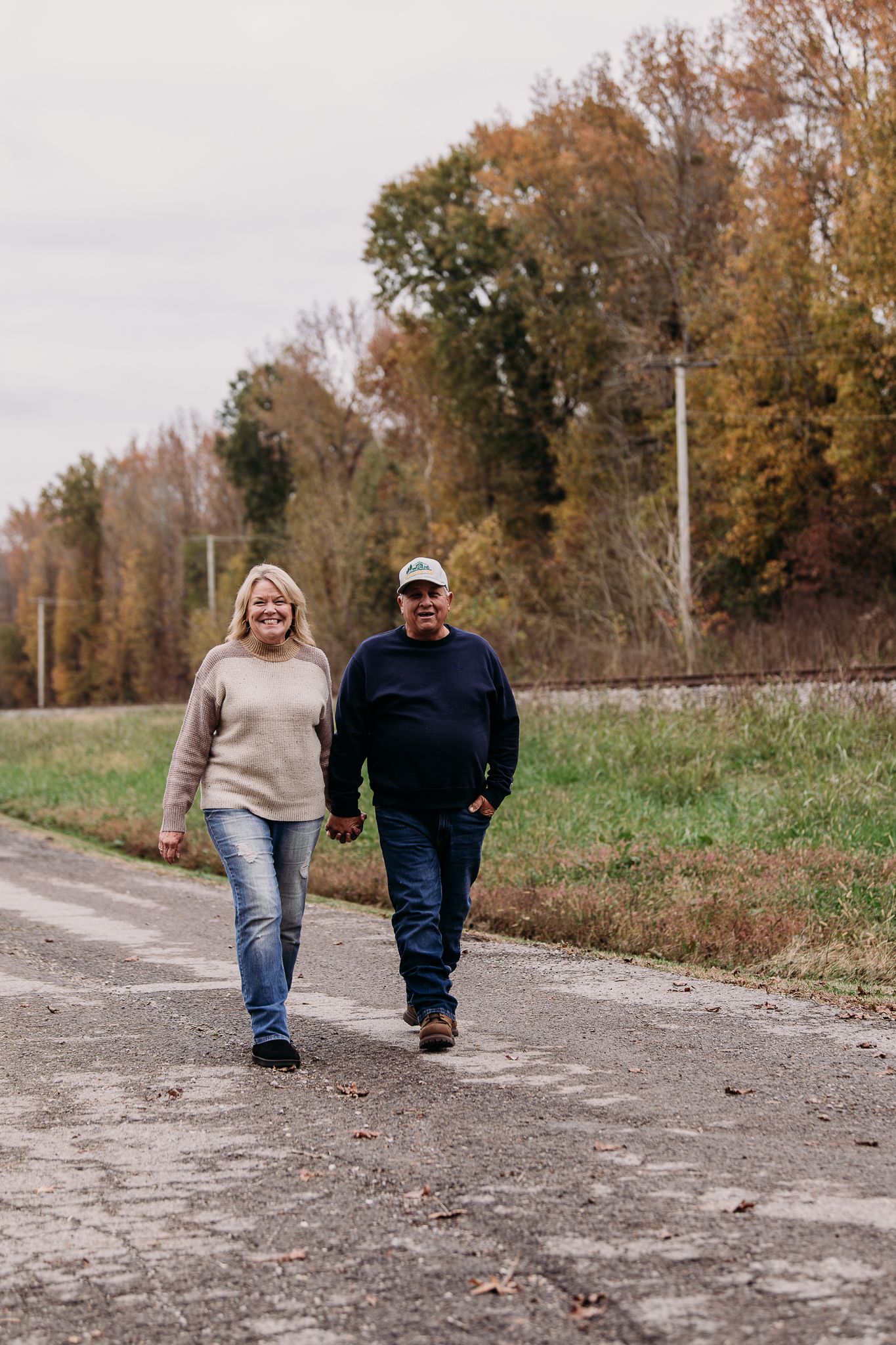 Extended family photos captured by ninefifteenphoto in West Point KY, featuring natural outdoor portraits, group poses, and fun.