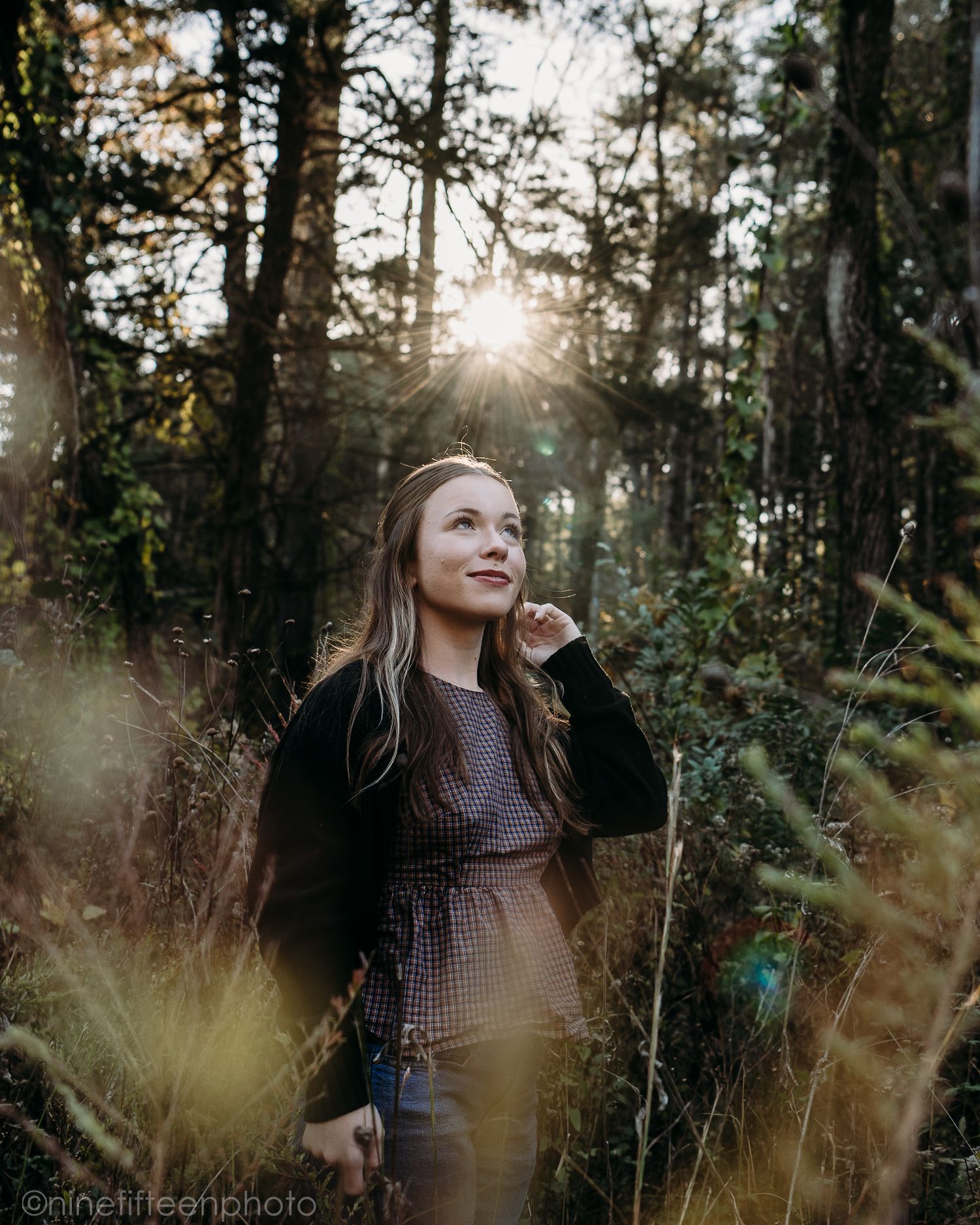 Fall senior photos of a high school girl captured by ninefifteenphoto in Brandenburg KY, featuring golden light, colorful leaves.