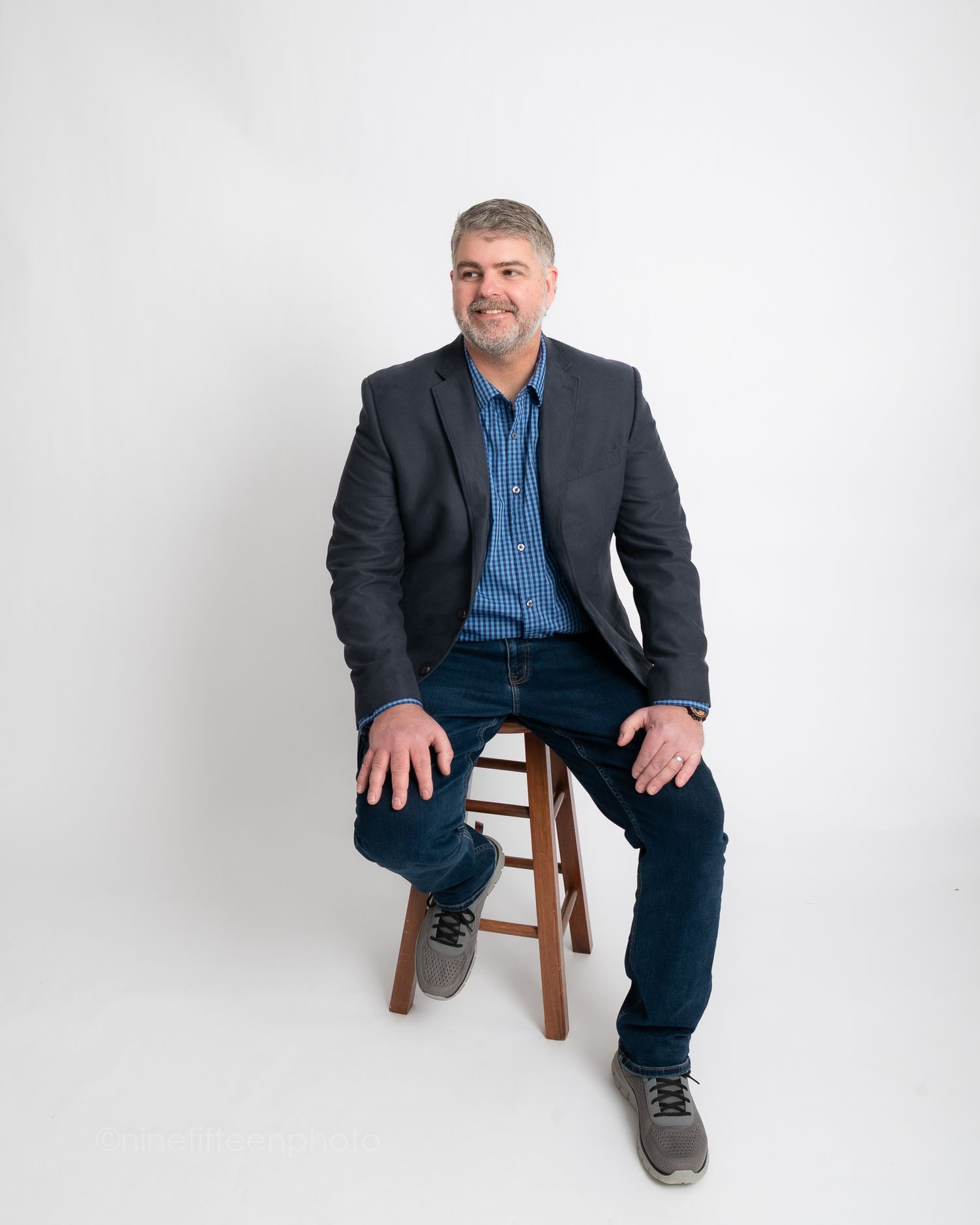 Studio full body headshot of man in blazer, ninefifteenphoto Brandenburg KY business headshots in Meade County.
