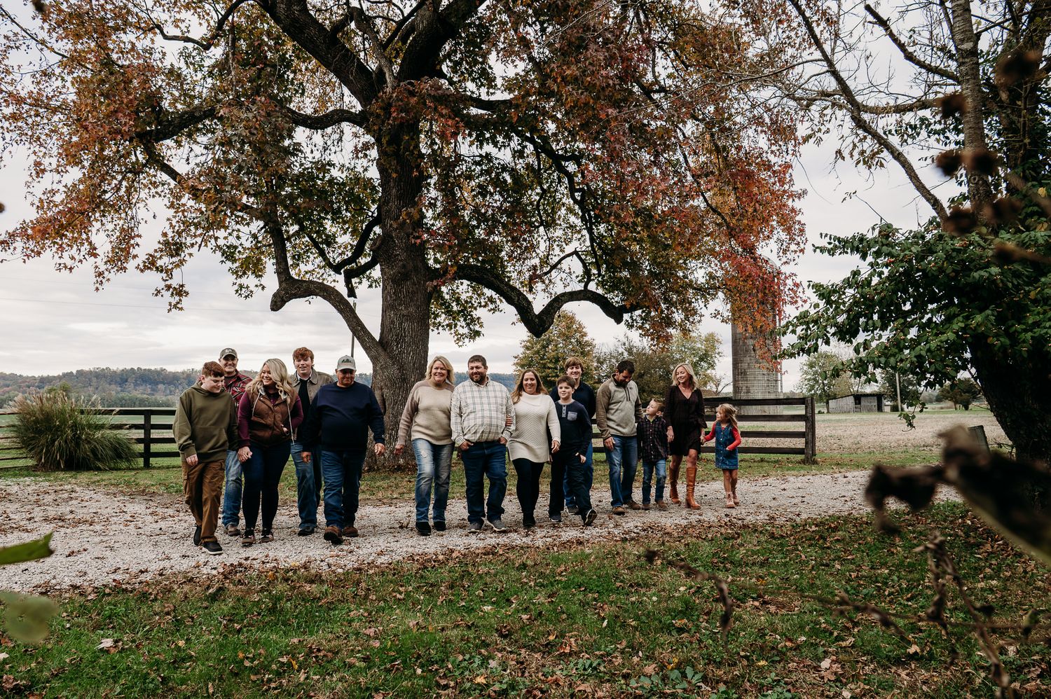 Extended family photos captured by ninefifteenphoto in West Point KY, featuring natural outdoor portraits, group poses, and fun.