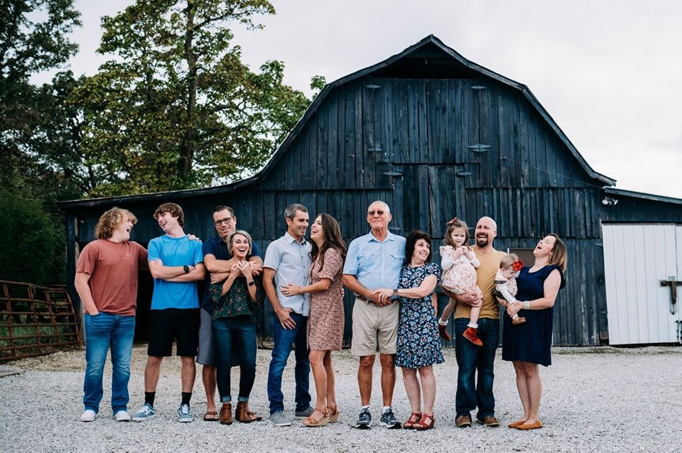 Extended family portrait at rustic barn, ninefifteenphoto Brandenburg KY extended family photographer in Meade County.