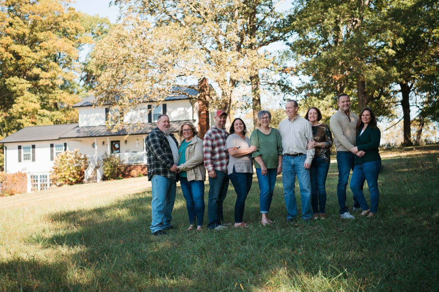 Extended family portrait outdoors in fall, ninefifteenphoto Meade County KY extended family photographer in Brandenburg.