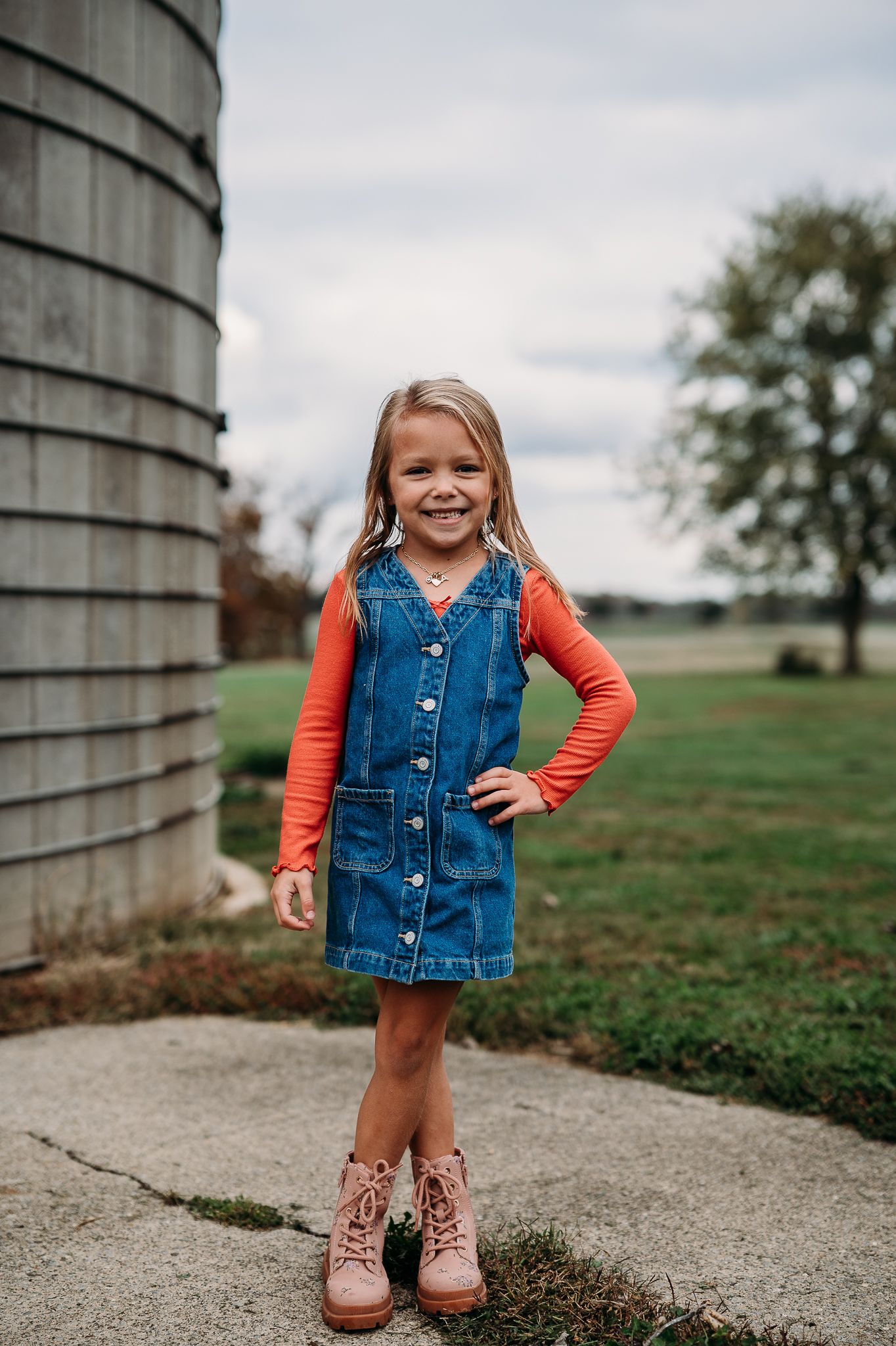 Extended family photos captured by ninefifteenphoto in West Point KY, featuring natural outdoor portraits, group poses, and fun.