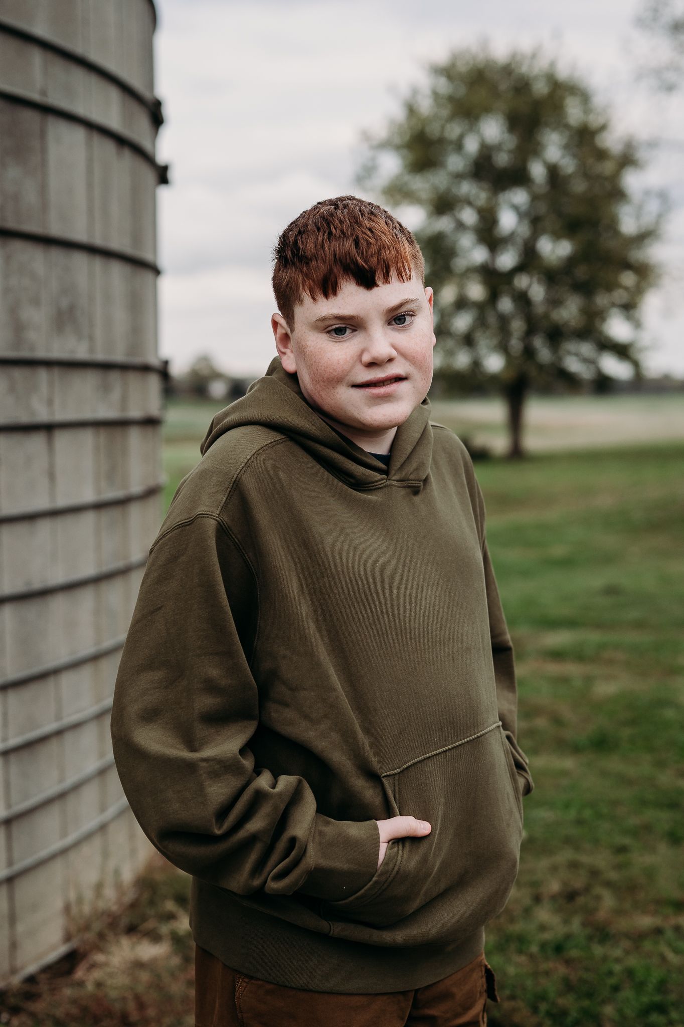 Extended family photos captured by ninefifteenphoto in West Point KY, featuring natural outdoor portraits, group poses, and fun.