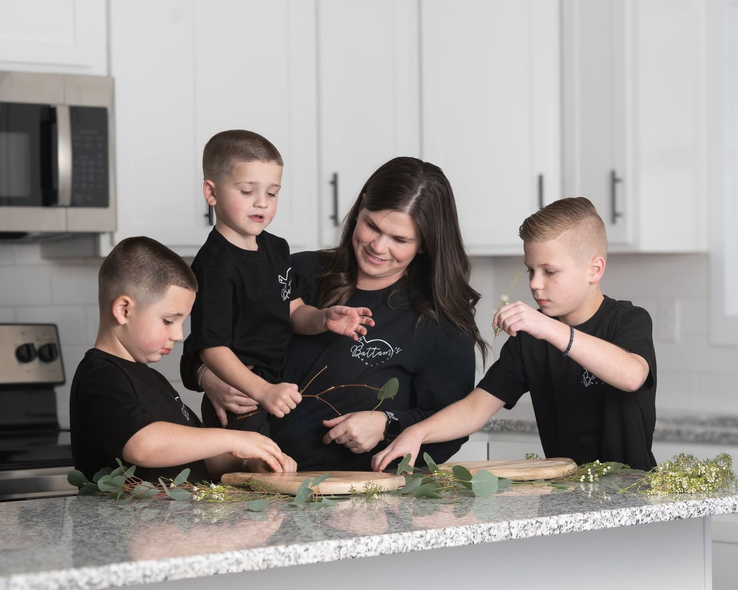 Lifestyle family session in kitchen with mom and kids, ninefifteenphoto Brandenburg KY family photographer in Meade County.