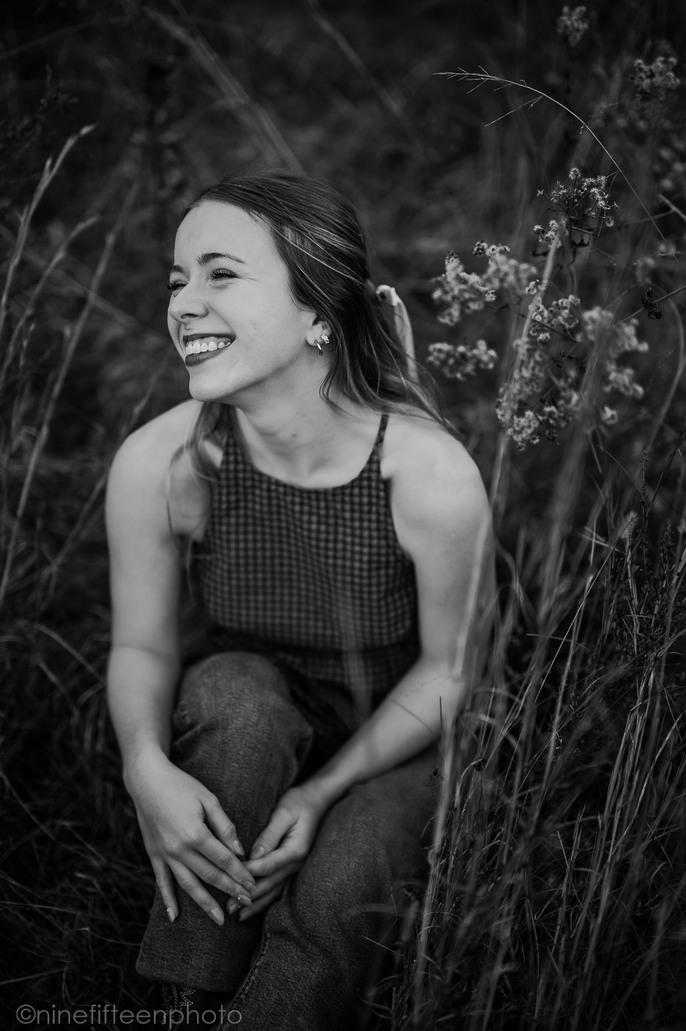 Fall senior photos of a high school girl captured by ninefifteenphoto in Brandenburg KY, featuring golden light, colorful leaves.