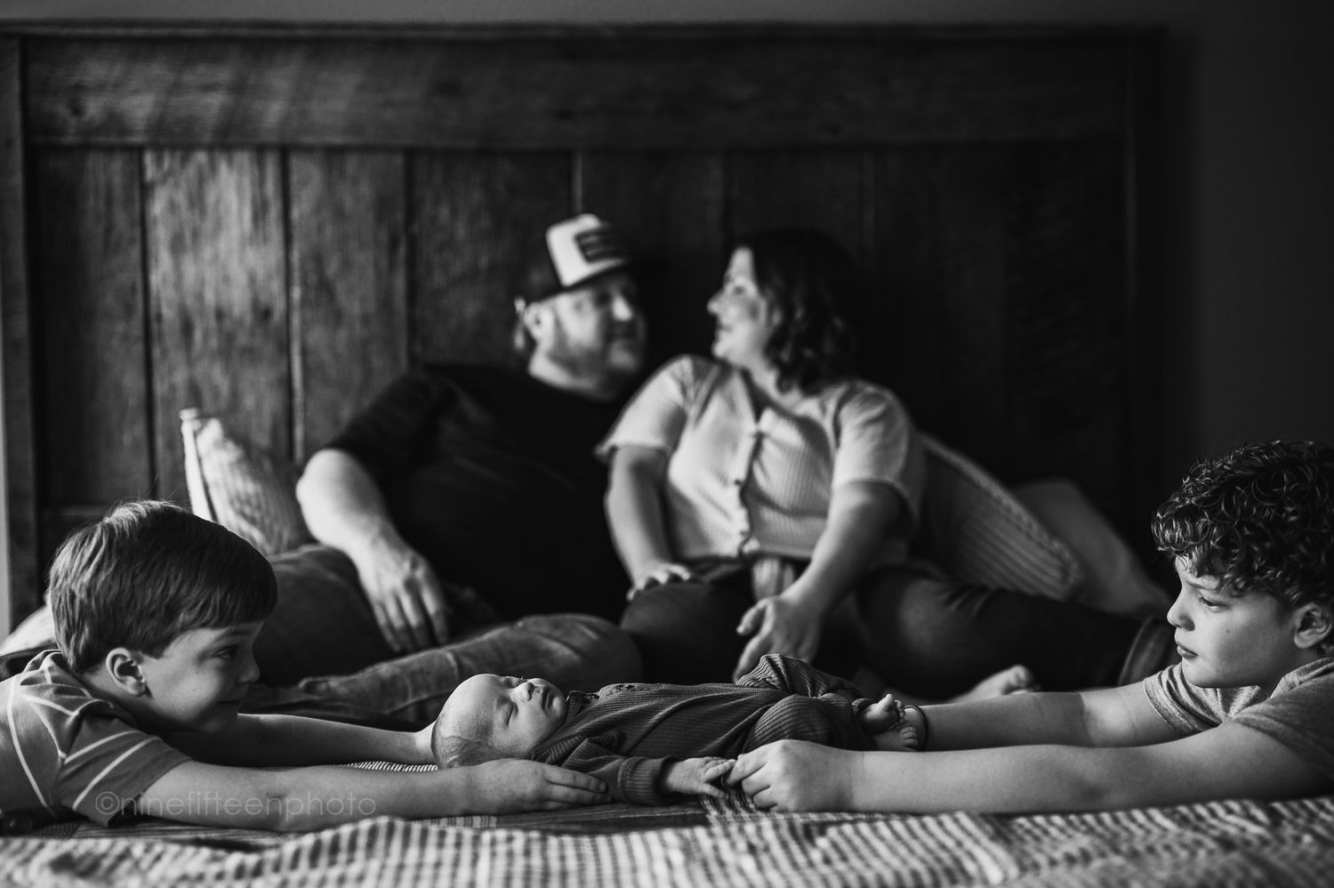 Black and white lifestyle family photo on bed, ninefifteenphoto Brandenburg KY family photographer in Meade County.