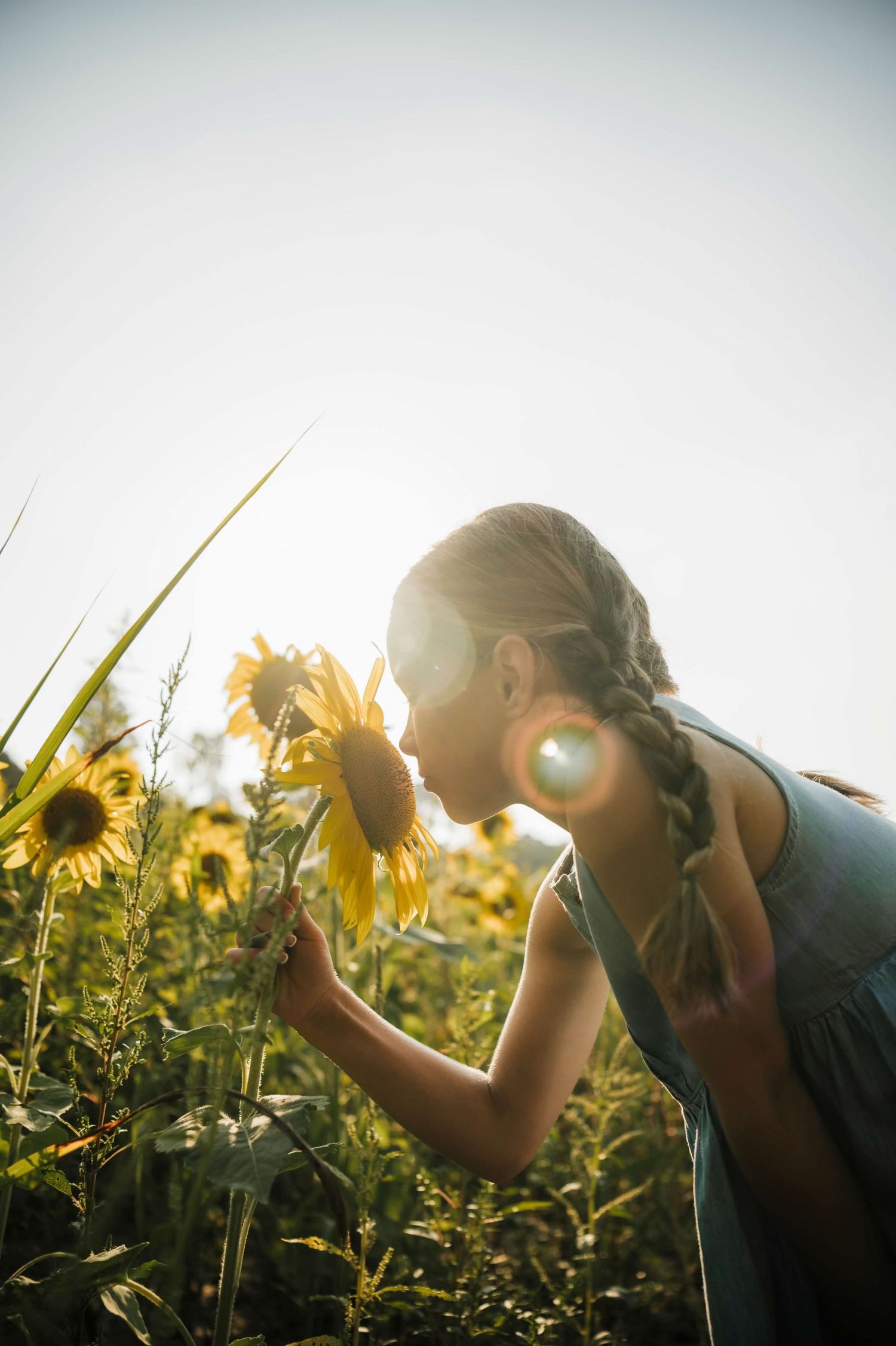 Dreamy golden hour portrait in Brandenburg KY showing how timing and light make photos glow beautifully.